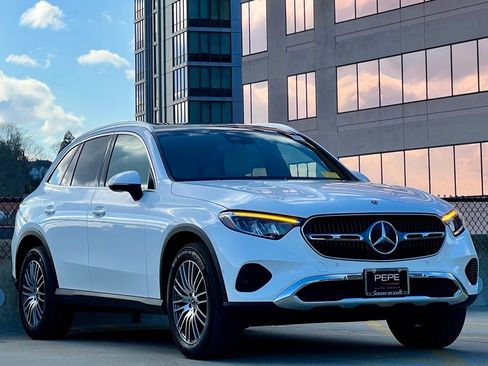 Used 2026 Mercedes-Benz GLC 300 4MATIC image 1