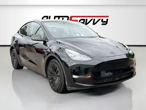 Used 2024 Tesla Model Y Long Range AWD/4WD image 1