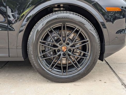 New 2026 Porsche Cayenne Coupe AWD/4WD image 28