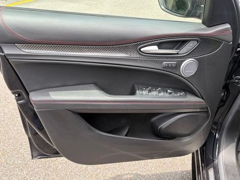 Used 2023 Alfa Romeo Stelvio Estrema AWD/4WD image 17