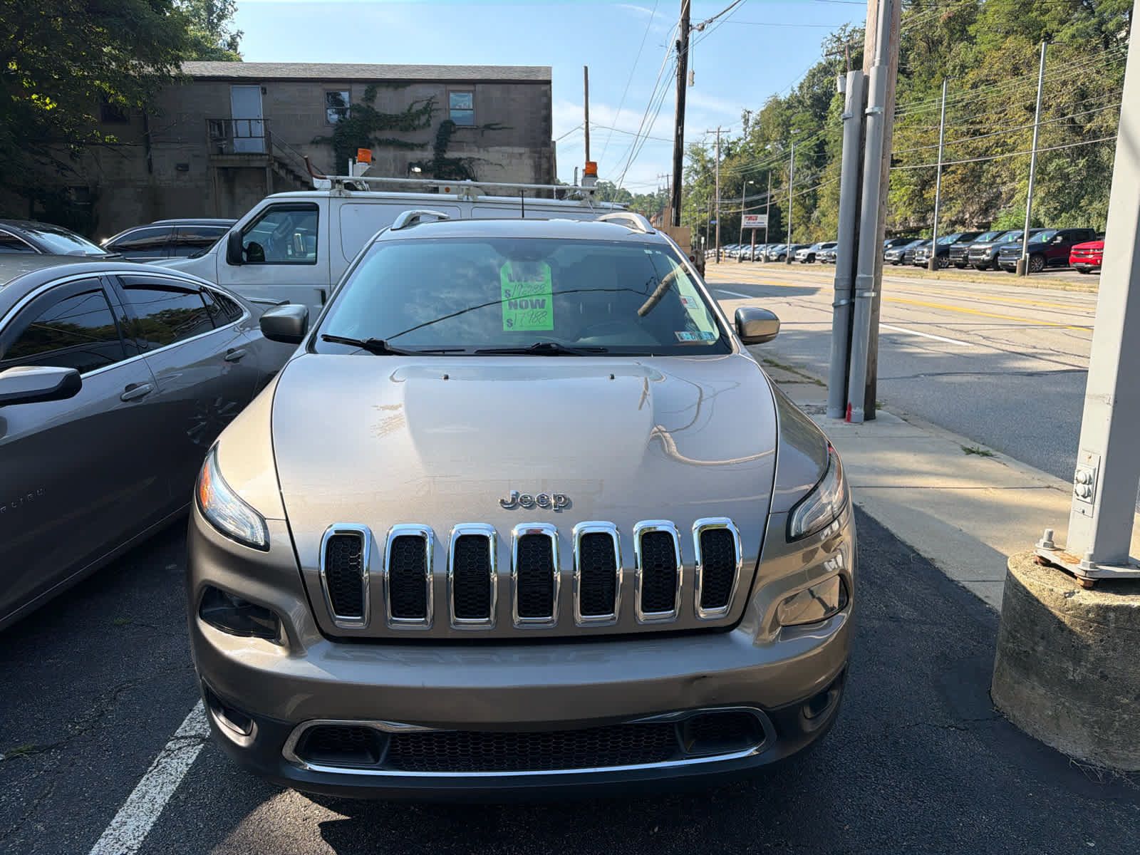 Used 2018 Jeep Cherokee Limited AWD/4WD image 3