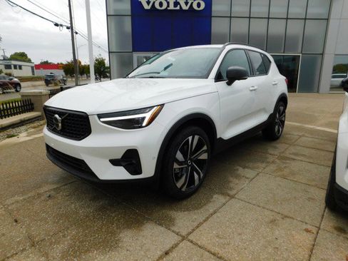 New 2026 Volvo XC40 B5 Ultra w/ Climate Package image 2