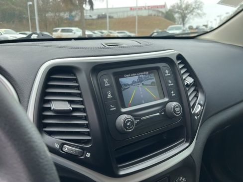 Used 2018 Jeep Cherokee Latitude image 24