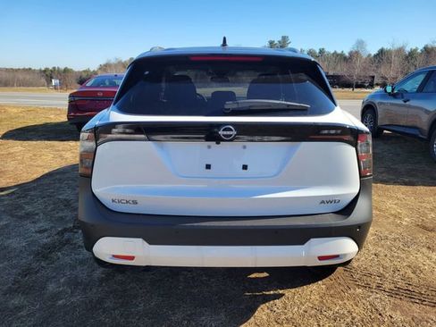 New 2026 Nissan Kicks SV image 4
