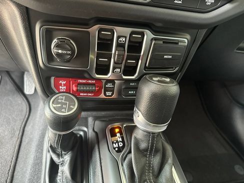 Used 2026 Jeep Wrangler Unlimited Rubicon AWD/4WD image 14