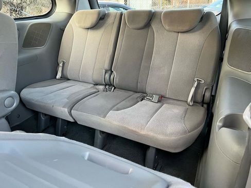 Used 2012 Kia Sedona LX FWD image 20