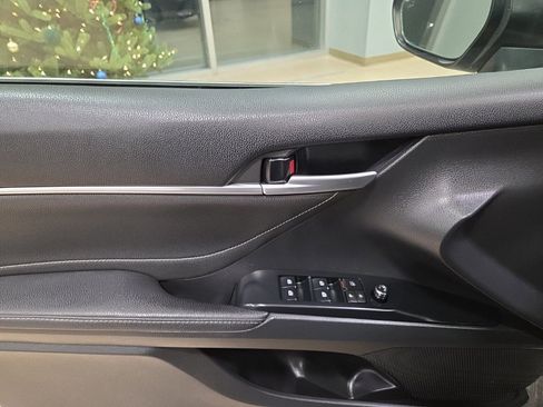 Used 2018 Toyota Camry XSE image 11