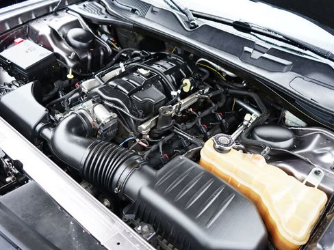 Used 2015 Dodge Challenger R/T Plus image 23