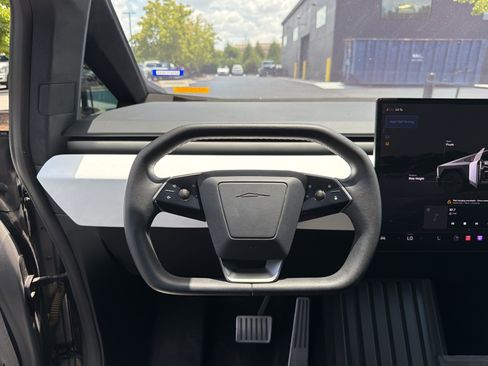 Used 2024 Tesla Cybertruck AWD Crew Cab image 18
