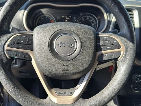 Used 2018 Jeep Cherokee Latitude FWD image 13