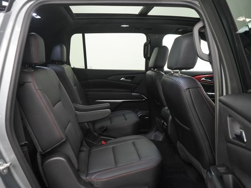 Used 2024 Chevrolet Traverse Z71 w/ Enhanced Driving Package AWD/4WD image 12