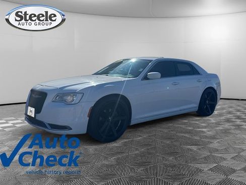 Used 2016 Chrysler 300 Limited image 1
