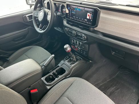 Used 2025 Jeep Wrangler Willys image 18