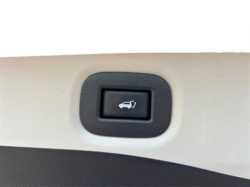 Used 2018 Nissan Rogue SV w/ Premium Package AWD/4WD image 19