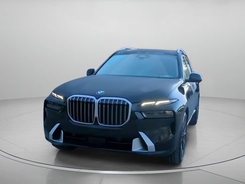 Used 2025 BMW X7 xDrive40i w/ Premium Package AWD/4WD image 10