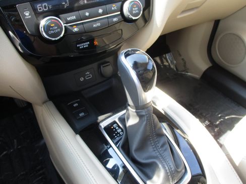 Used 2020 Nissan Rogue SL w/ Premium Package AWD/4WD image 26