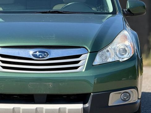 Used 2011 Subaru Outback 2.5i Limited AWD/4WD image 12