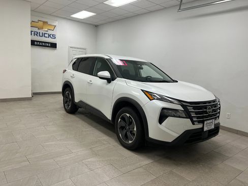 Used 2024 Nissan Rogue SV image 6