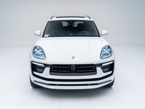 Certified 2026 Porsche Macan AWD/4WD image 6