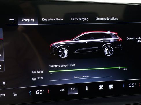 Used 2025 Audi Q6 e-tron Premium image 57