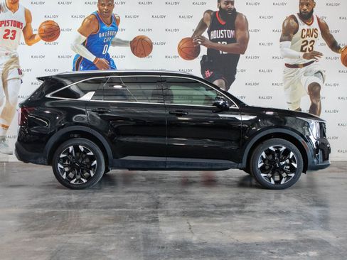 Used 2025 Kia Sorento EX image 18