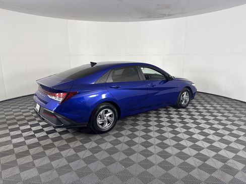 Used 2024 Hyundai Elantra SE image 4