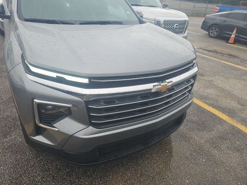 Used 2026 Chevrolet Traverse LT FWD image 2