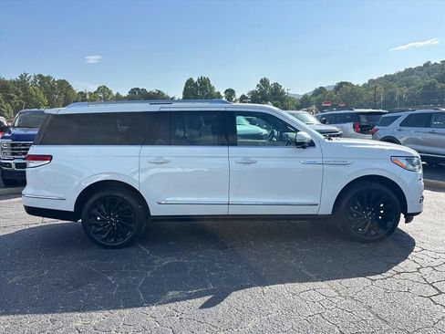 Used 2023 Lincoln Navigator L Reserve w/ Equipment Group 201A AWD/4WD image 9