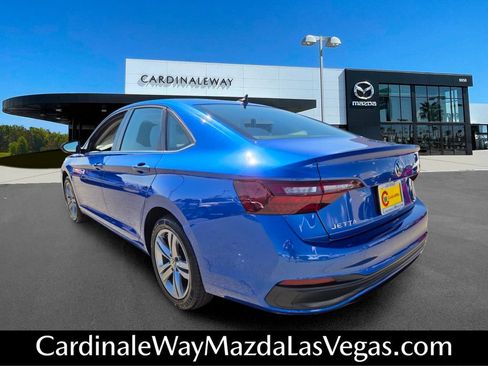 Used 2024 Volkswagen Jetta SE FWD image 4
