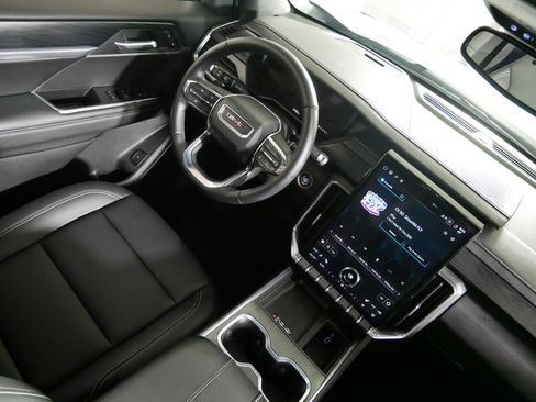 Used 2025 GMC Acadia Elevation w/ Elevation Premium Package image 9