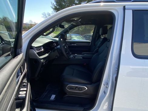 New 2023 Jeep Wagoneer Series III w/ Preferred Equipment Group image 16