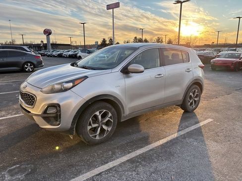 Used 2022 Kia Sportage LX image 12