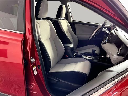Used 2017 Toyota RAV4 XLE w/ Carpet Mat Package FWD image 9