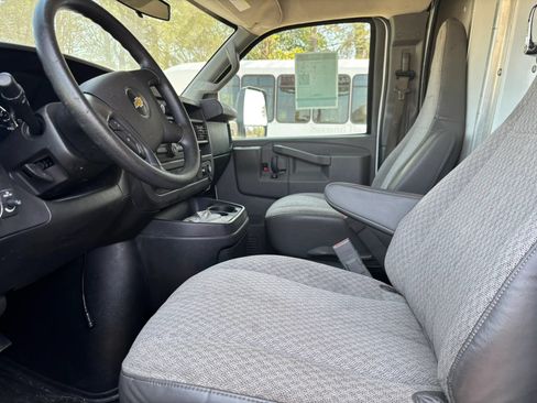 Used 2016 Chevrolet Express 3500 RWD image 11