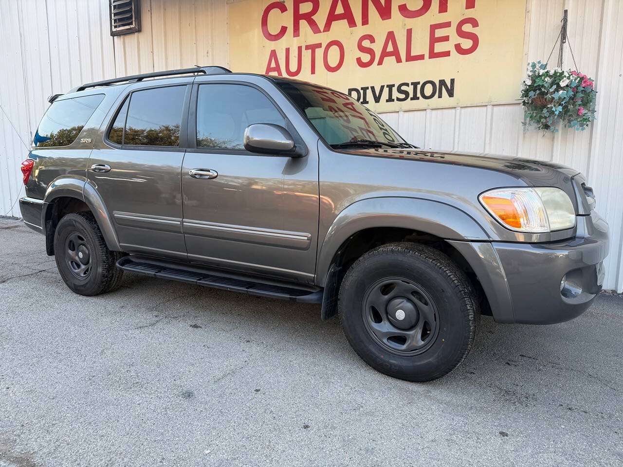 Used 2005 Toyota Sequoia SR5 w/ Towing Pkg RWD image 2