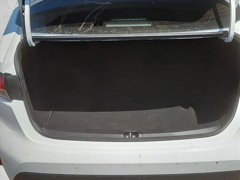 Used 2022 Toyota Corolla LE FWD image 6