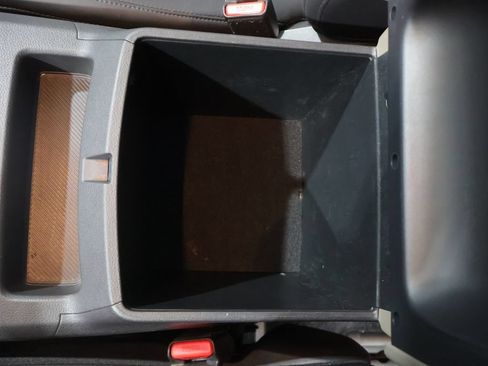 Used 2025 Kia Carnival FWD image 31