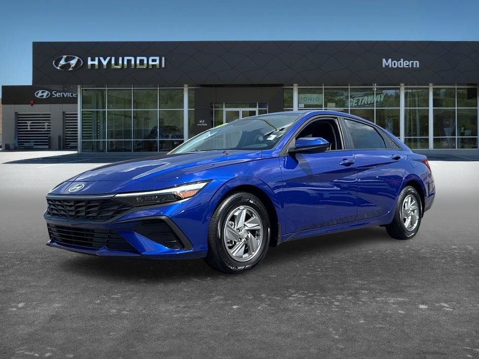 Certified 2026 Hyundai Elantra SE FWD image 1