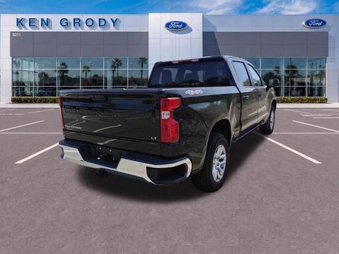 Used 2022 Chevrolet Silverado 1500 LT AWD/4WD image 3