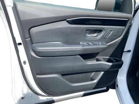 Used 2023 Honda Pilot Touring image 7