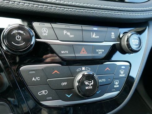 New 2026 Chrysler Pacifica Select w/ S Appearance Package FWD image 18