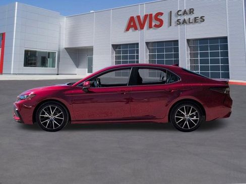 Used 2024 Toyota Camry SE image 10