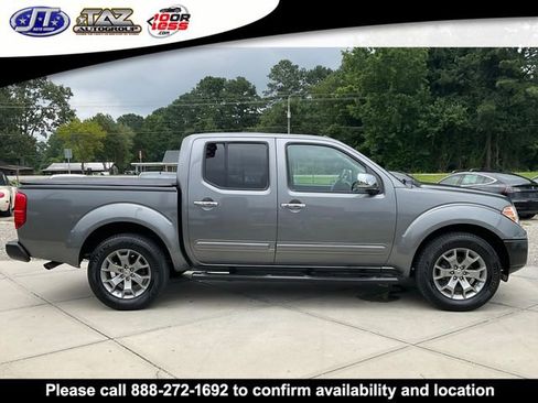 Used 2019 Nissan Frontier SL image 9