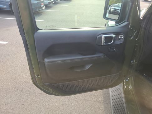 Used 2023 Jeep Wrangler Unlimited Sahara w/ Cold Weather Group AWD/4WD image 14