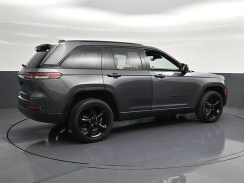 Used 2024 Jeep Grand Cherokee Altitude AWD/4WD image 3