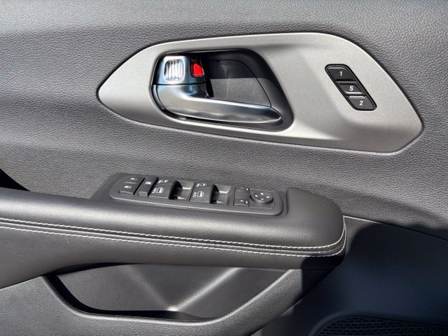 New 2027 Chrysler Pacifica Select AWD/4WD image 22