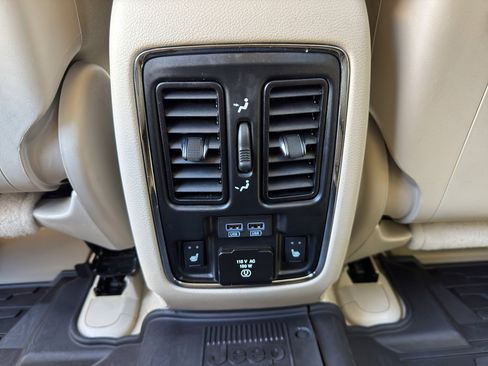 Used 2020 Jeep Grand Cherokee Overland AWD/4WD image 18