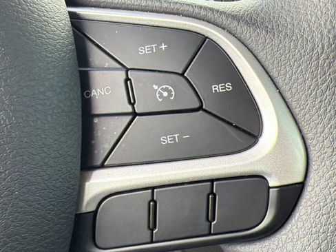 Used 2023 Jeep Renegade Latitude AWD/4WD image 27