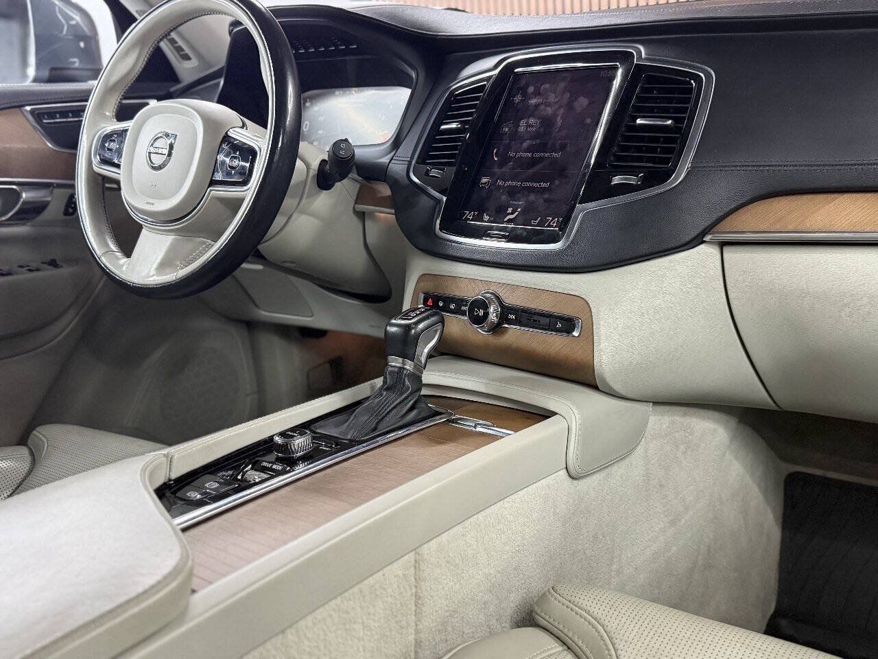 Used 2016 Volvo XC90 T6 Inscription w/ Vision Package AWD/4WD image 19