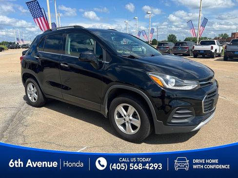 Used 2019 Chevrolet Trax LT w/ LT Convenience Package AWD/4WD image 3